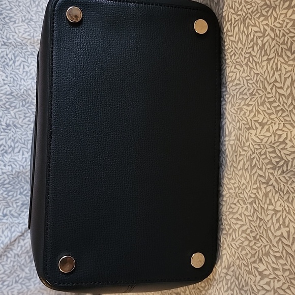 Kate Spade Navy Blue Bucket Bag/ Shoulder Strap/ Dust Bag Like New Approx12x10 - Picture 3 of 4
